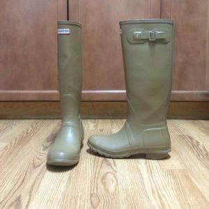Hunter boots size 9