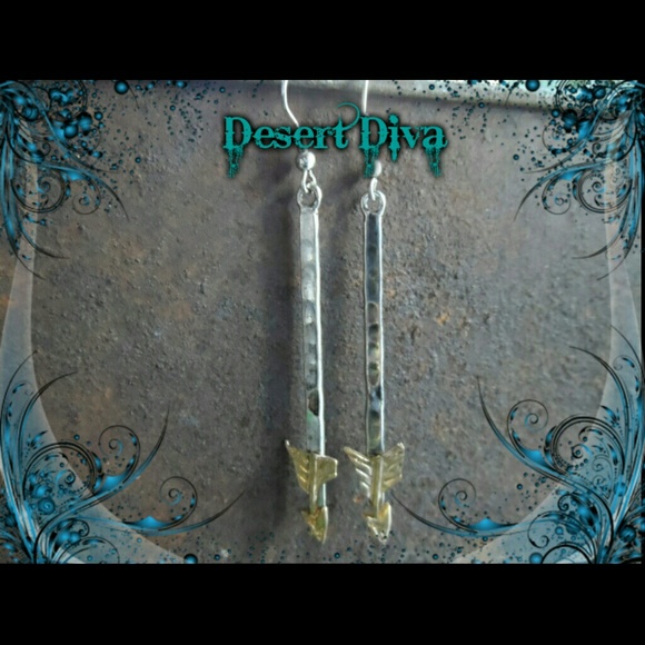 Jewelry - ‼️CLEARANCE‼️Bar Arrow Earrings