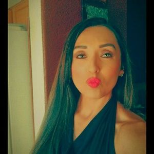 Meet your Posher, Yvette