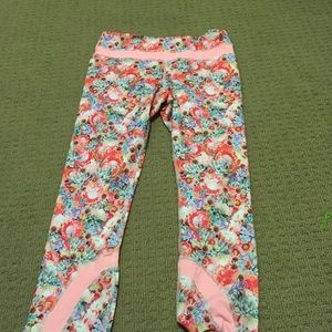 Lululemon run crops in florbunga! Never worn!!!