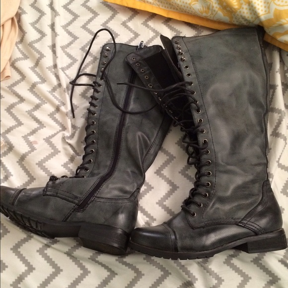 Gorge grey black boots