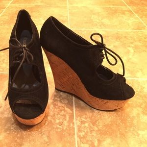 Shoedazzle  peep toe black wedges