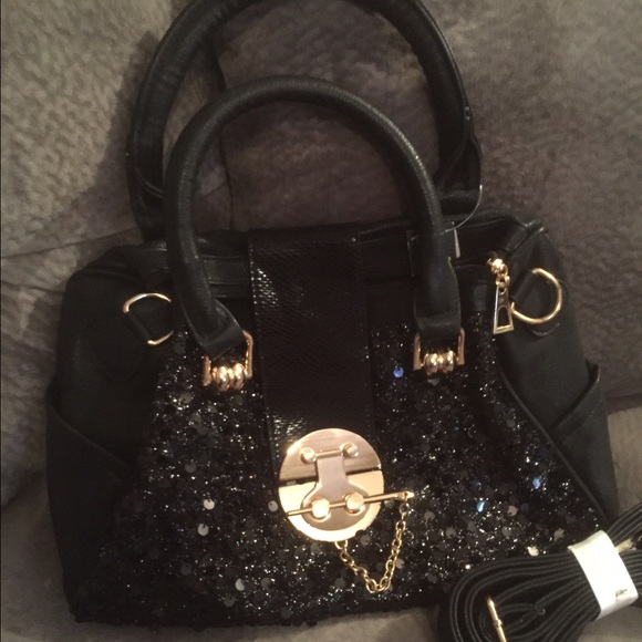 NWTS black & gold beautiful purse