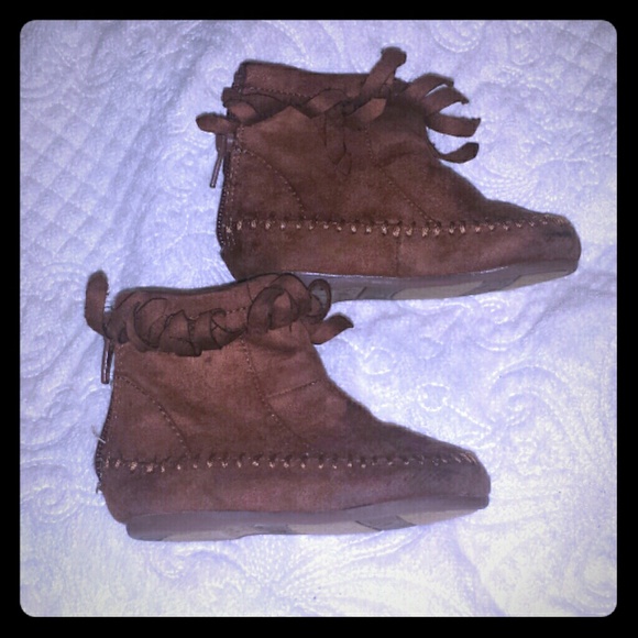 Moccasin Style Boots Size 4