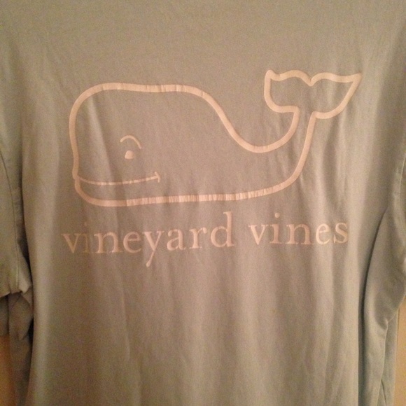 Vineyard Vines tshirt