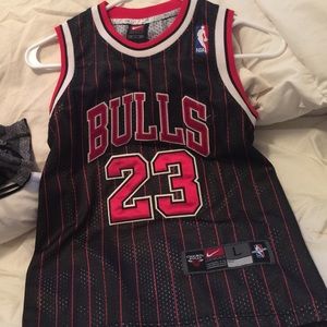 Bulls jersey kid size large