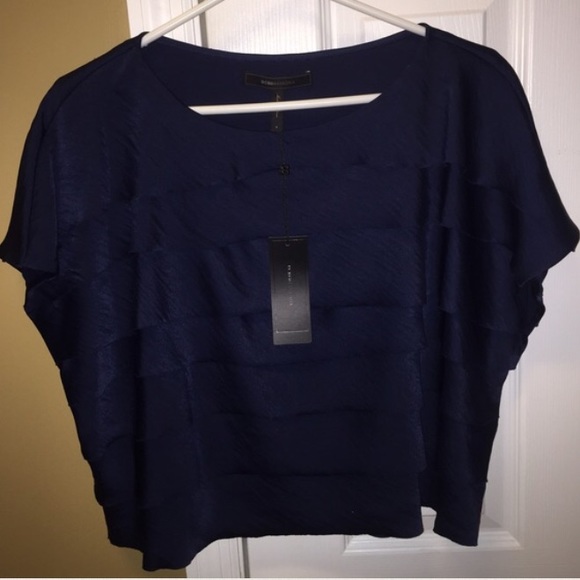 Gorgeous dark blue dressy top.