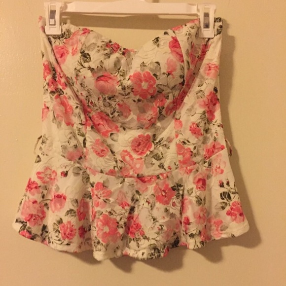 Strapless top