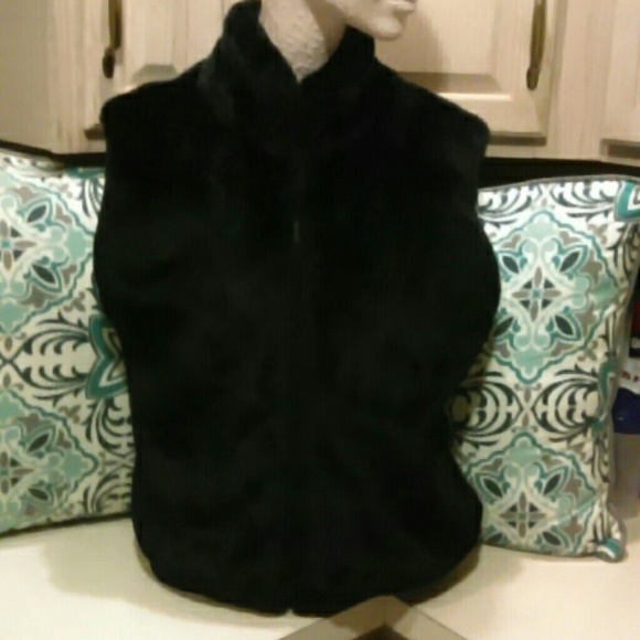 FAUX Fur Vest Zipper Front . PERFECT ADD ON TO ANY