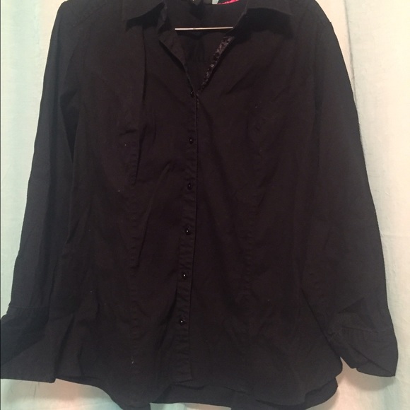 black button-up shirt