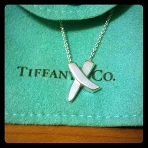 SALE💥Tiffany&Co. Paloma Picasso 'X' Kiss Necklace