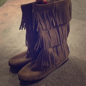 Minnetonka 3 Layer fringe boot💕