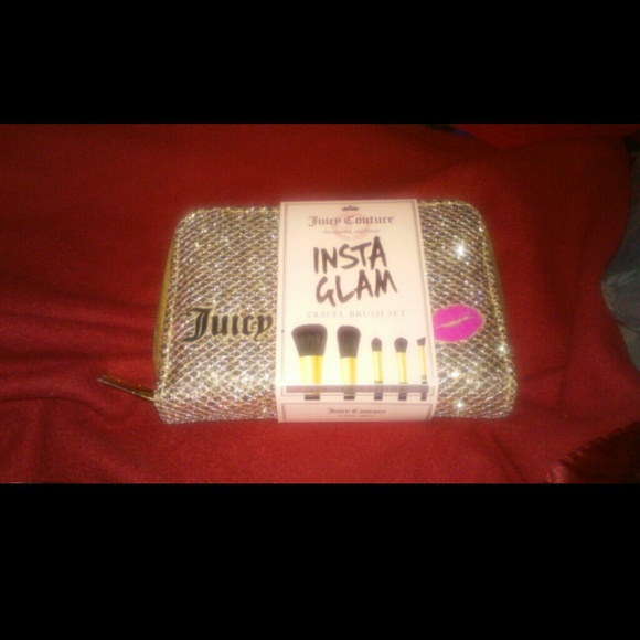 Travel makeup brush set