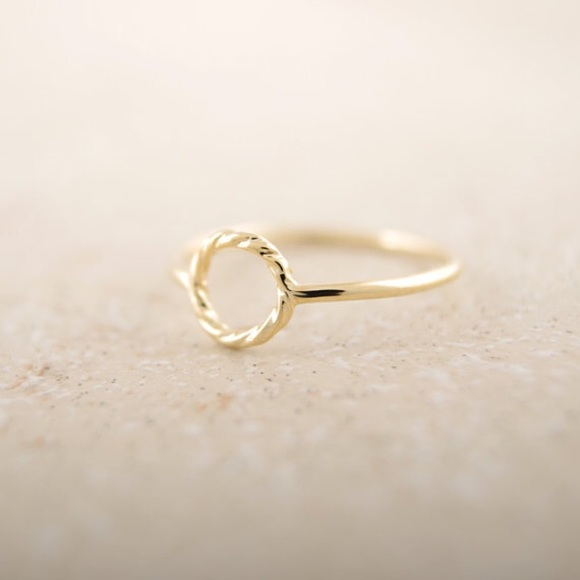 Jewelry - Gold dainty open circle ring
