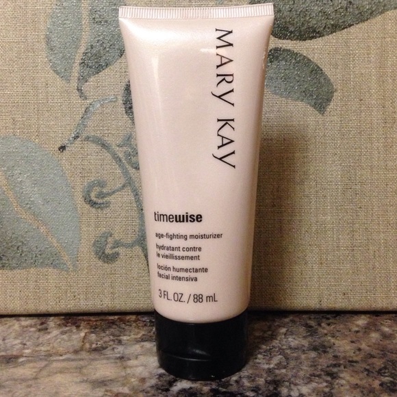 Mary Kay Age-fighting moisturizer NWOT.