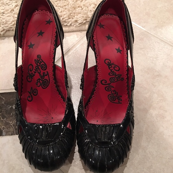 Patent leather rounded toe heels 👠💄