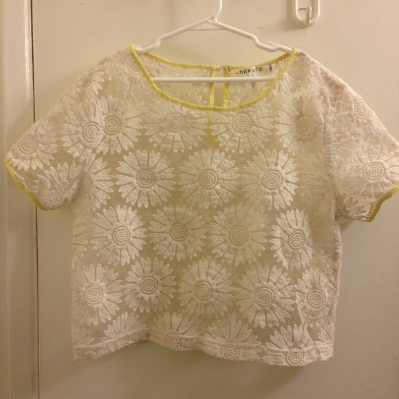 SOLD Flower shirt - Picture 1 of 4