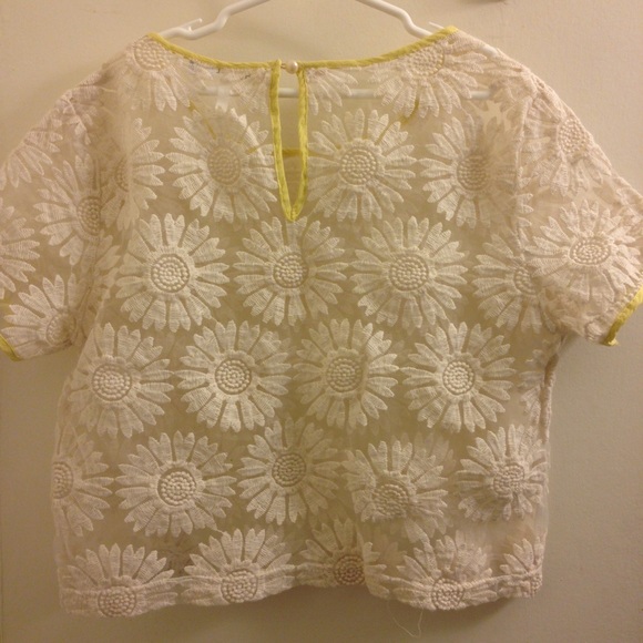 SOLD Flower shirt - Picture 2 of 4