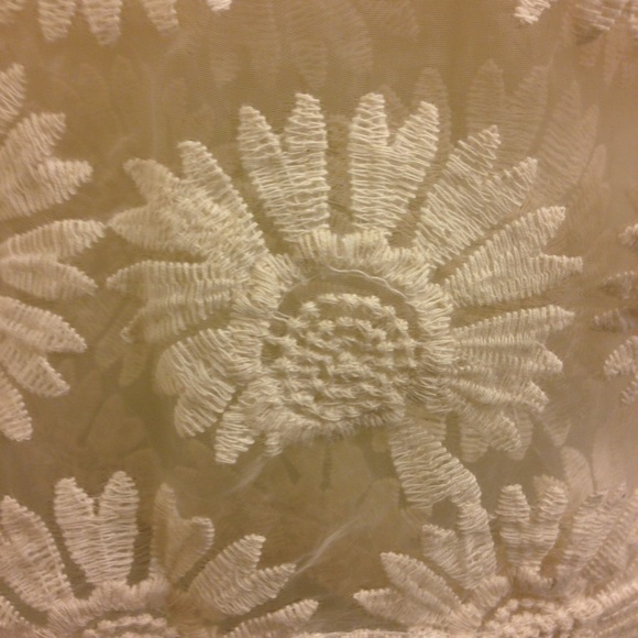 SOLD Flower shirt - Picture 4 of 4