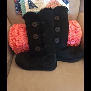 Size 8 Triple Bailey Button Uggs