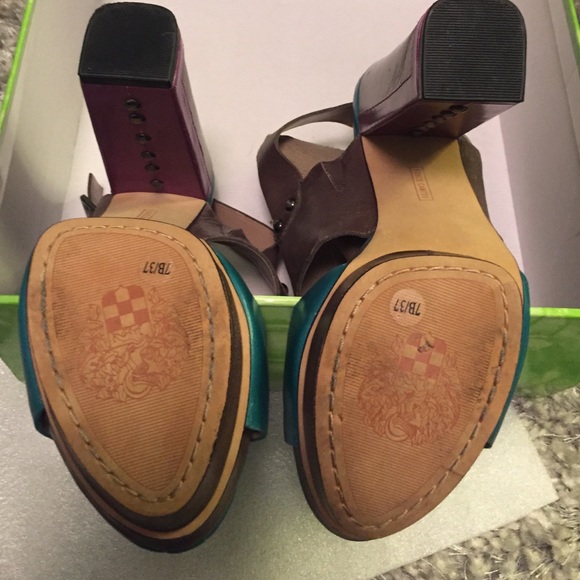 Shoes - Picture 3 of 4