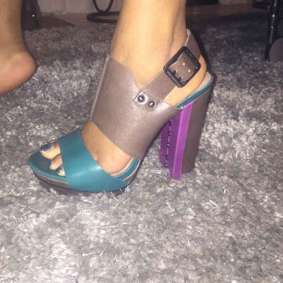 Shoes - Picture 4 of 4