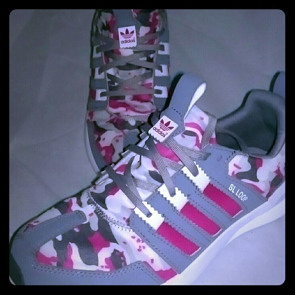 !!!!!SOLD!!!!!!Adidas Loop Runner Pink Camo Size 6