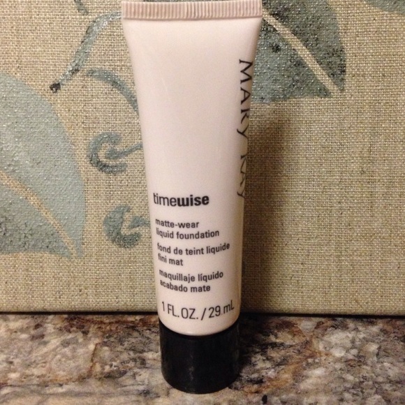 Mary Kay liquid foundation NWOT.