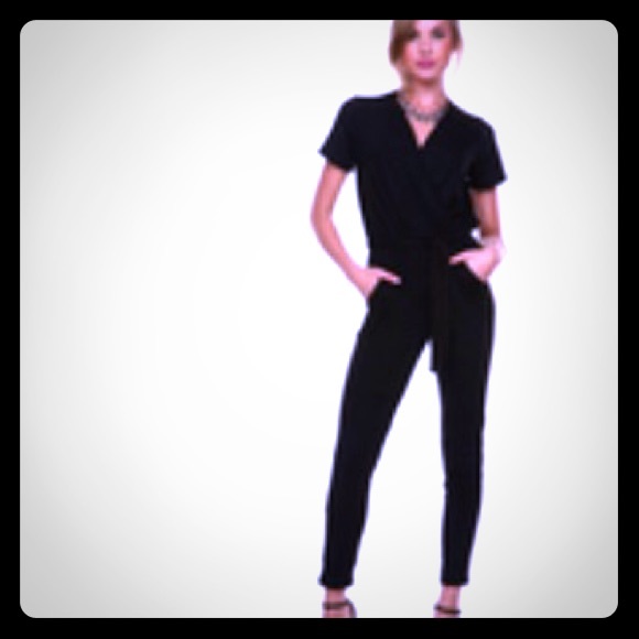 Classy black V Neck shirt sleeve Romper - Picture 1 of 1