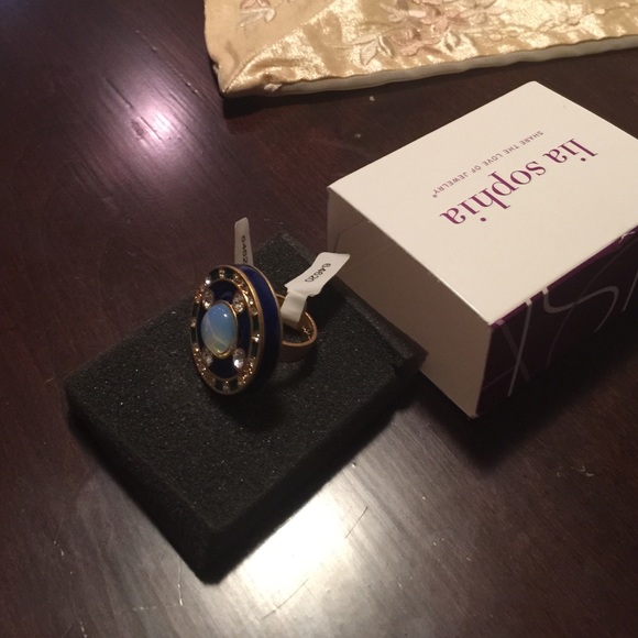 Lia Sophia gorgeous ring size 6