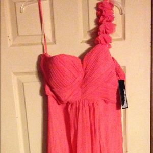 Elegant one shoulder bridesmaid dress.