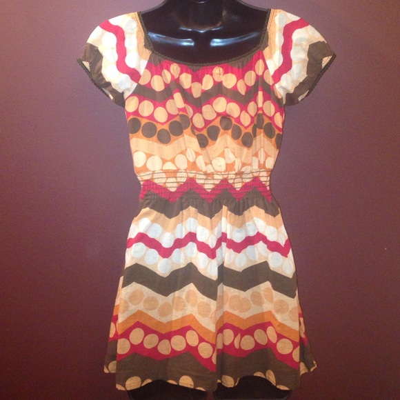 Polka Dot Zig Zag Blouse - Picture 3 of 3