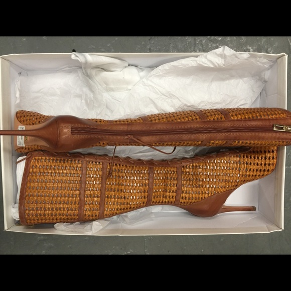 Schutz tall boot - Picture 2 of 3