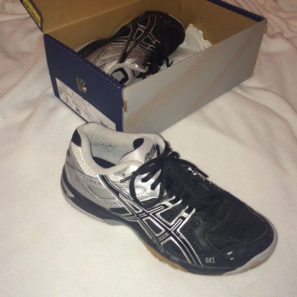 GREAT CONDITION Asics indoor volleyball shoes