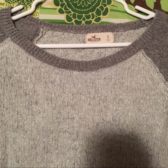 Hollister raglan sleeve sweater