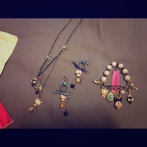 📍Betsey Johnson necklace only