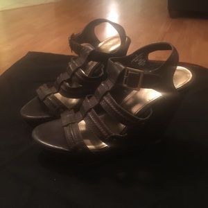 Brown wedge