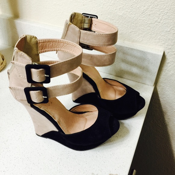 Super comfortable. very good condition wedge heels