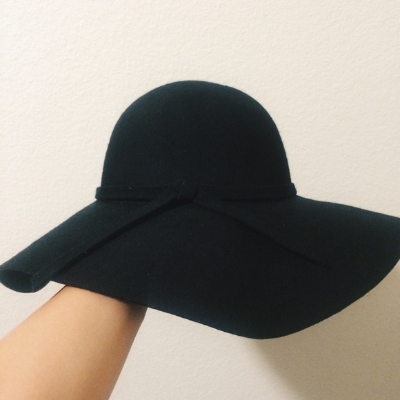Black Alessia Floppy Hat
