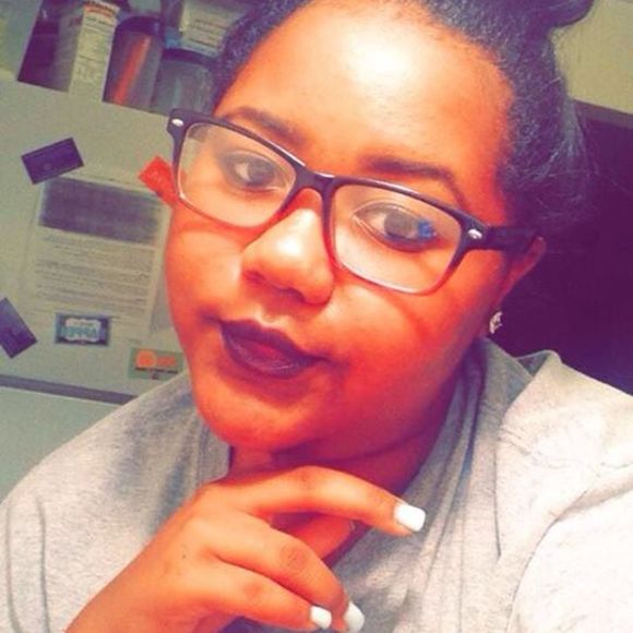 Meet your Posher, Dominique