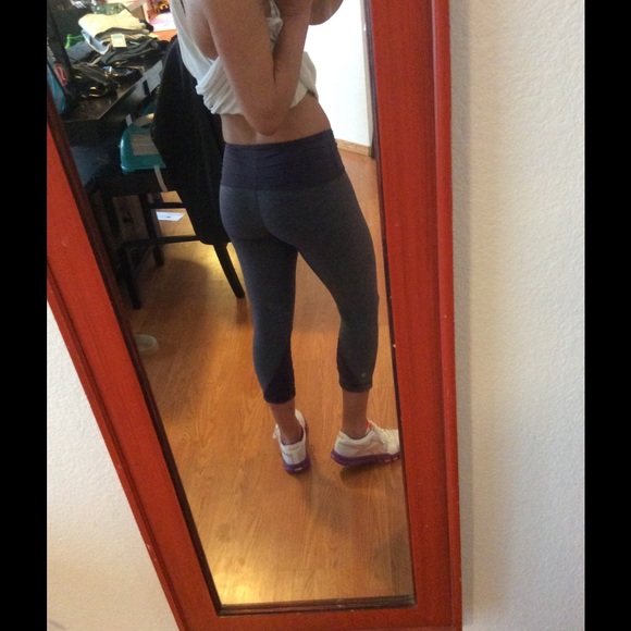 ❌SOLD❌ LULULEMON Embrace Crops 6 - Picture 3 of 4