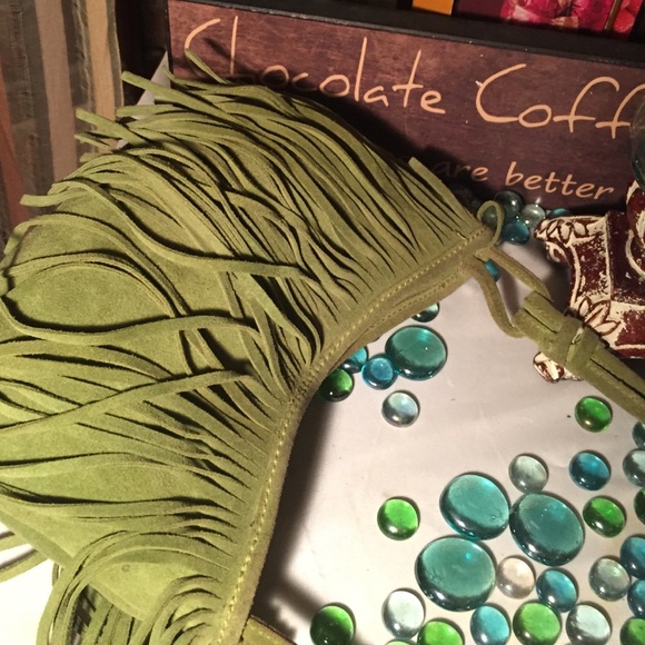 💋SALE💋Cute Suede Fringe Bag - Picture 3 of 4