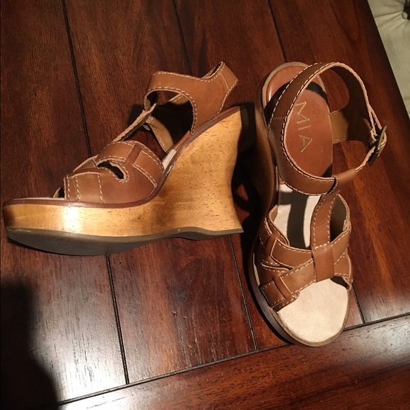 MIA Joplyn brown wedge sandals Size 8