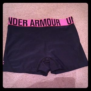 UNDERARMOUR COMPRESSION SHORTS SIZE S. BRAND NEW