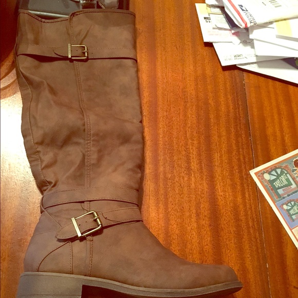 Size 10 brown boots