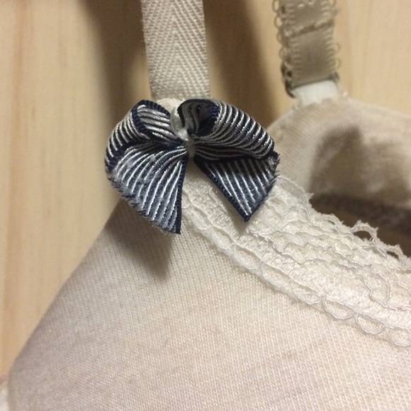 Push-up bra, soft, bows and lace trim. - Picture 3 of 4