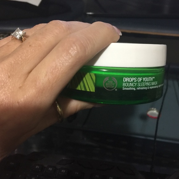 🚫SOLD🚫The Body Shop Drops of Youth Sleeping Mask
