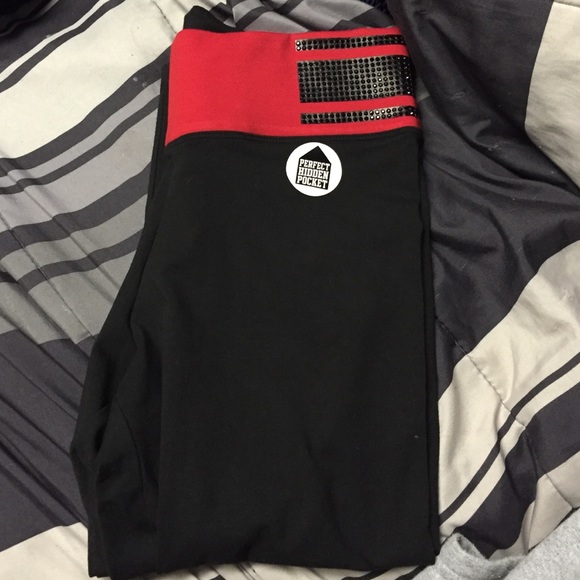 Brand new pink crop yogas