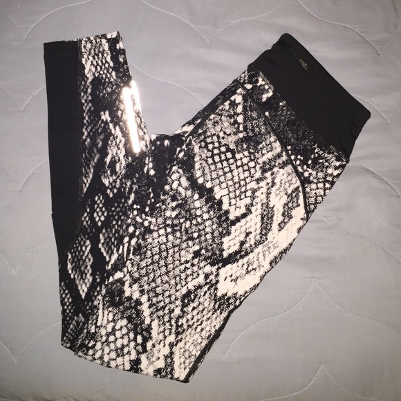 Nike Womens Snake Skin Epic Lux Tights - Picture 3 of 4