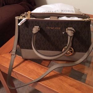BNWT Michael Kors Medium Sutton